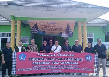 Dikunjungi Perangkat Desa dari Bali, Kades Gunung Putri Ajak Warganya Pertahankan Prestasi