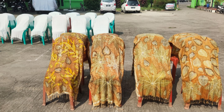 Desa Gunung Putri Jadikan Batik Ecoprint Primadona UMKM