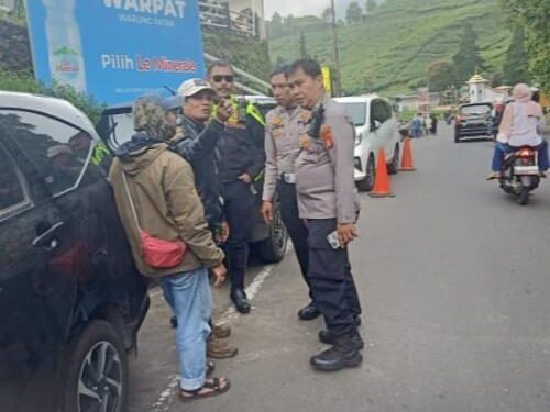 Polres Bogor Tertibkan Parkir Liar di Kawasan Puncak