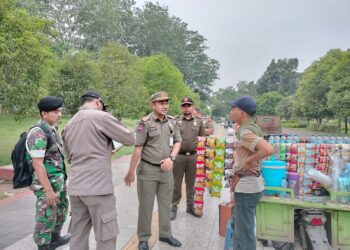 Puluhan pedagan ditertibkan