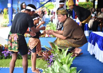 Perdana, Sekolah Adat Tampil Pada Perayaan Hardiknas 2023