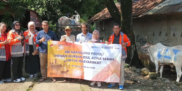 PT SBI Pabrik Narogong Bagikan Puluhan Hewan Kurban Sebagai Wujud Kepedulian Sosial