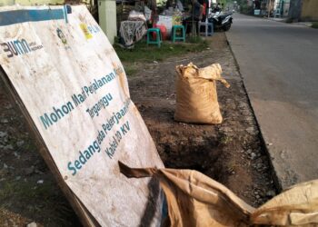 Dianggap Tak Profesional, Bekas Galian Kabel PLN di Tigaraksa Tangerang Ambrol