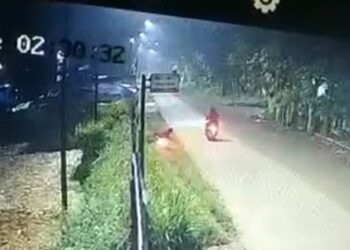 Hati-hati Berkendara Malam Hari, Begal Tendang Korban Hingga Jatuh