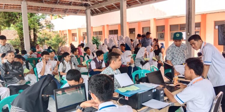 Tampung 453 Siswa, SMKN 1 Gunung Putri Gelar PPDB 2023 Online