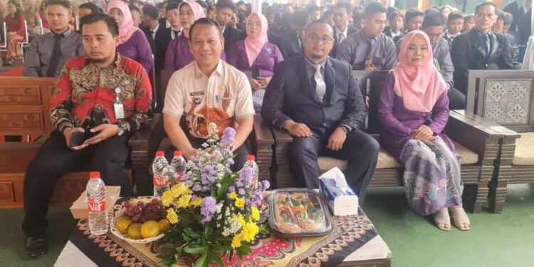 Siswa SMPN 3 Gunung Putri Diminta Kades dan Kadis  Lanjutkan Sekolah