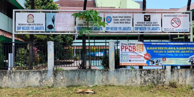 Ditanya Soal Dana BOS dan BOP, Kepsek SMPN 195 Gugup