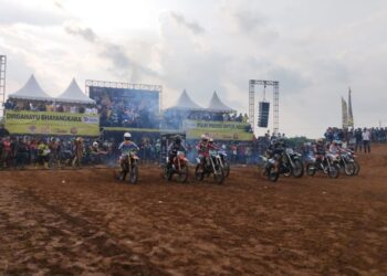 Open Grasstrack 2023 Menarik Perhatian, Ribuan Penonton Padati JA Racing Cileuksa