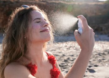 Ini Alasan Sunscreen Spray tak Dianjurkan Dokter Kulit