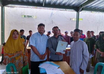 Ratusan Warga Terima Sertifikat PTSL, Dede Iskandar Minta BPN Bagikan Setiap Pekannya