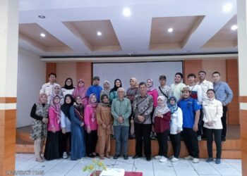 Warga Desa Gunung Putri Diberi Pelatihan Digital Marketing