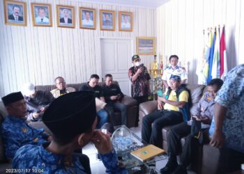 Warga Sambangi SMAN 1 Gunungputri Duga Ada ‘Pemain PPDB’