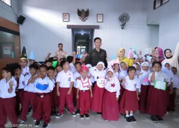 Kantor Desa Leuwinutug Digeruduk Puluhan Siswa SD