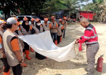 Pelatihan Desa Tangguh Bencana Diberikan SBI Pabrik Narogong di Desa Klapanunggal