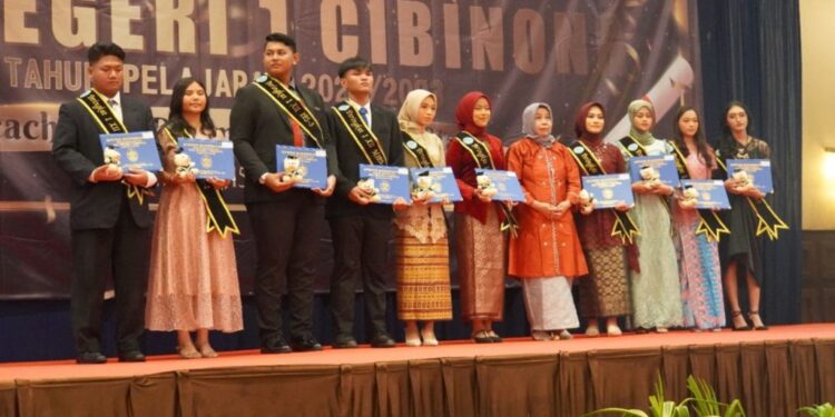 Ratusan Lulusan SMAN 1 Cibinong Diterima di PTN
