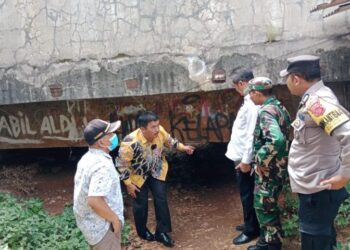 Pembongkaran Jembatan PT Parisindo Lambat Bikin Kesal Kades Gunung Putri