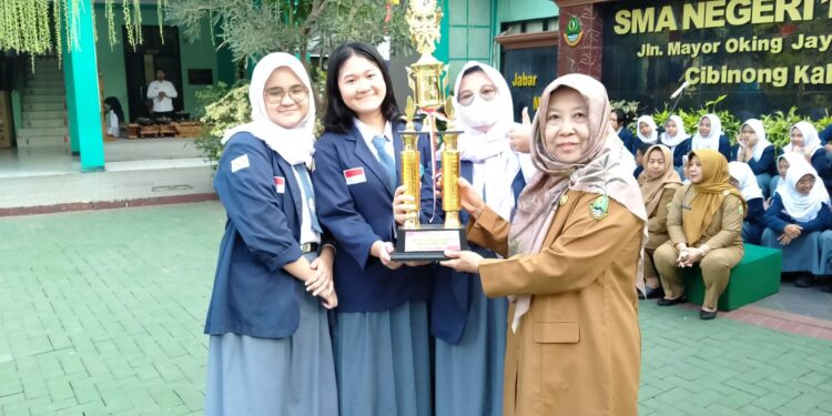 Juara 3 Lomba National School Debating Championship 2023 Tingkat Kabupaten Bogor Diraih SMAN 1 Cibinong