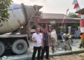Pemdes Ciangsana Beton Jalan Desa dan Perbaiki Drainase