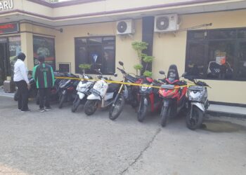 Gerebek Kontrakan, Polsek Gunung Putri Amankan 11 Motor dan 1 Mobil Curian