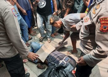Maling Motor di Parkiran Pegadaian Babak Belur Dikeroyok Warga