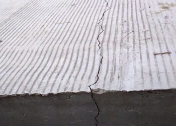 Konsultan Pengawas Pekerjaan Singajaya – Cibodas Dipertanyakan, Beton Baru Digelar Sudah tak Mulus