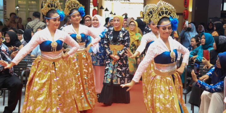 TP-PKK Kecamatan Cileungsi Luncurkan Batik Khas Cileungsi