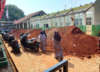 Pihak Sekolah Minta Kontraktor CV Betaprima Perhatikan Keselamatan Karena Minim Safety