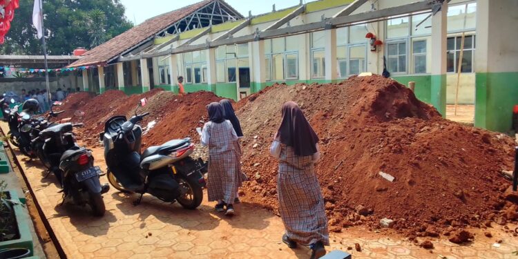Pihak Sekolah Minta Kontraktor CV Betaprima Perhatikan Keselamatan Karena Minim Safety