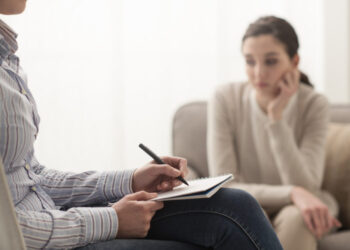 Segera Bawa ke Psikolog Jika Temukan Tanda-tanda Ini pada Diri Remaja