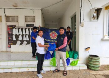 Karang Taruna Sukamakmur Bagikan Sembako ke Masyarakat untuk Bentuk Jiwa Sosial