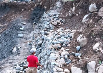 Matrial Pasir yang Digunakan tak Layak, Rehabilitasi DI Cisewu Diprotes Warga