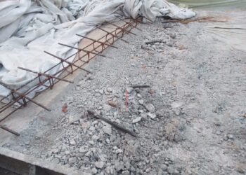 Ada Anak Dibawah Umur yang Dipekerjakan, Rekonstruksi Jalan Tunggilis – Bondol Memprihatinkan