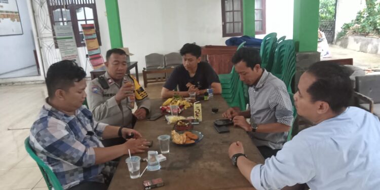 Sambangi Warga Binaan, Bhabinkamtibmas Desa Gandoang Minta Jaga Kamtibmas