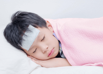 Jika Anak Demam Tinggi Hindari Minum Aspirin dan Mandi Air Dingin