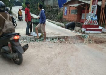 Warga Keluhkan Pekerjaan Jalan Nambo – Bantarjati