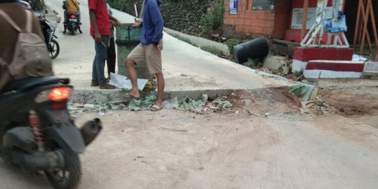 Warga Keluhkan Pekerjaan Jalan Nambo – Bantarjati