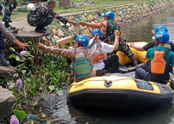 Muspika Gunung Putri Kolaborasi Bersihkan Saluran Setu dan Sungai Antisipasi Banjir