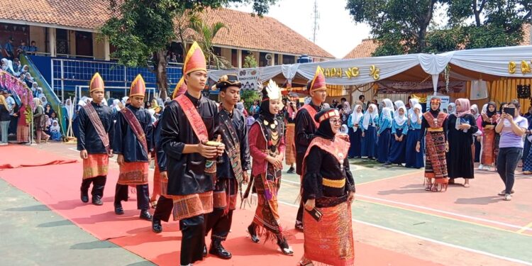 SMPN 1 Gunung Putri Pentas Seni Tutup Kurikulum 2023-2024