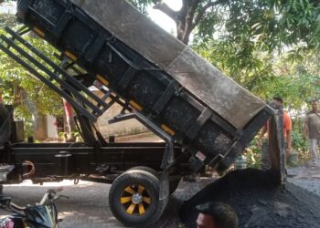 Desa Kembang Kuning Aspal Jalan Desa dari Dana Samisade