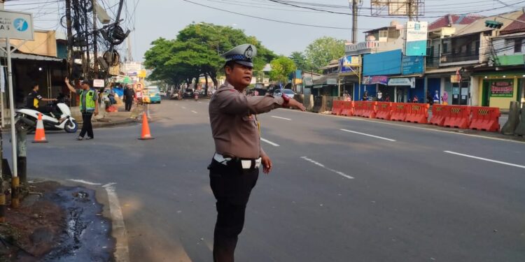 Amankan Nataru 2023, Perwira Pospam Jaga Wilayah Hukum Gunung Putri