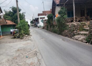 Warga Nambo Cari Sumber Bau Bak Kotoran Sapi