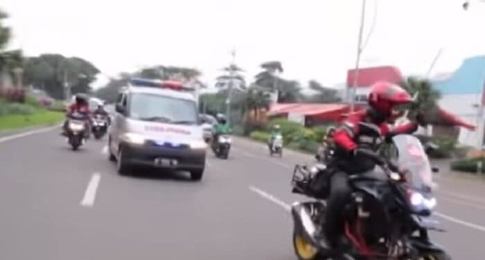 Polisi Larang Relawan Kawal Ambulans