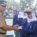 Pj. Bupati Bogor Serahkan KTP-el dan IKD Kepada Ribuan Pelajar SMKN 1 Cibinong