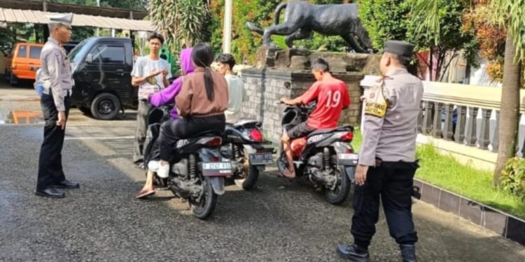 Polsek Gunung Putri Razia Knalpot Brong,