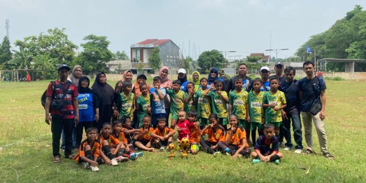 Piala Juara Festival Usia Dini Diboyong Persibotim