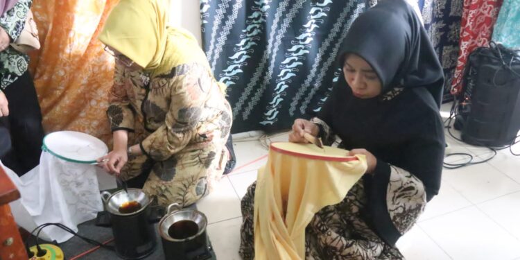 Budaya Ikan dan Kampung Batik Ditengok Orang-orang Ini