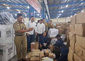 Pj Bupati Bogor Asmawa Tosepu Tengok Gudang Logistik KPU di Klapanunggal