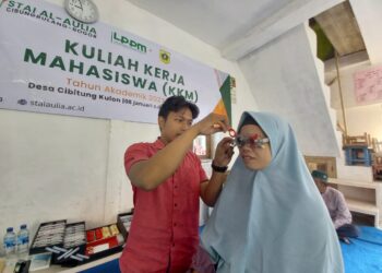 Wujud Pengabdian Masyarakat, Mahasiswa STAI Al-Aulia Laksanakan Pemeriksaan Mata Gratis