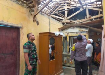 Angin Kencang Akibatkan 1 Rumah Roboh di Caringin