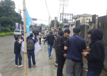 Geregetan Pelanggaran Perda Cuma Ditonton Satpol PP, GMPRI Demo Pabrik Ban di Tlajung Udik